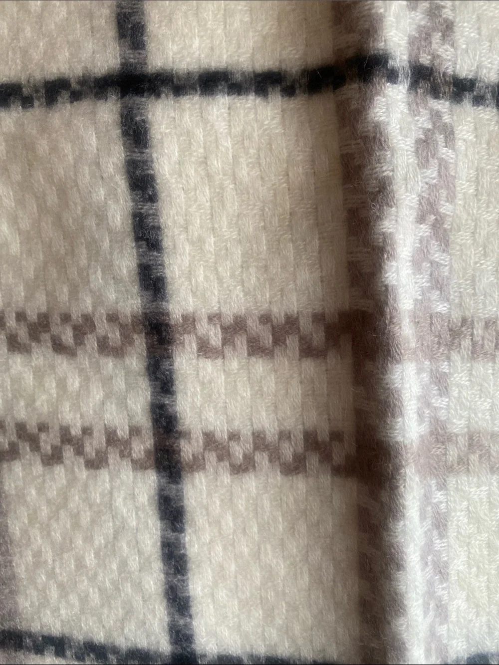 Pretty Persuasions NWT Patterned 28” x 70” + 5” fringe Scarf,Throw, table runner